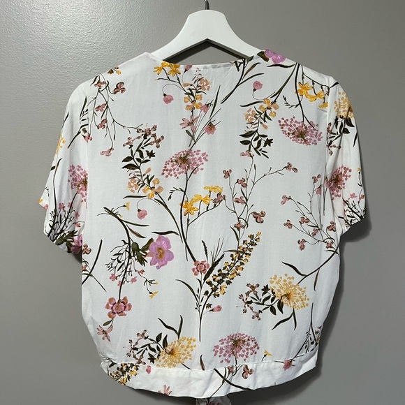 Vero Moda VMeasy Short Sleeve V-Neck Tie Front Top - Picture 9 of 13